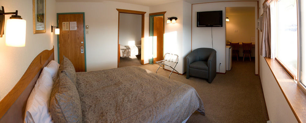 Stork Nest Inn 스미더스 외부 사진